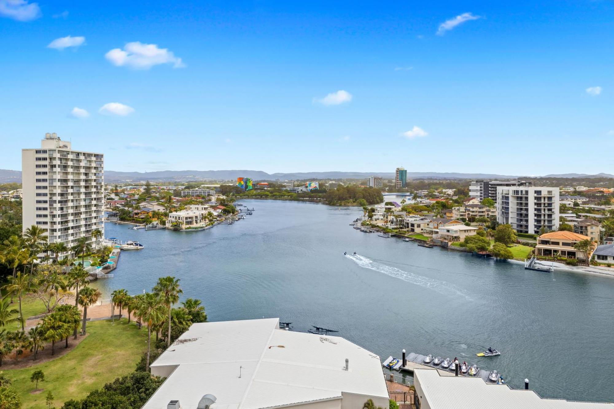 Tiki Hotel Apartments Surfers Paradise Gold Coast Exterior foto