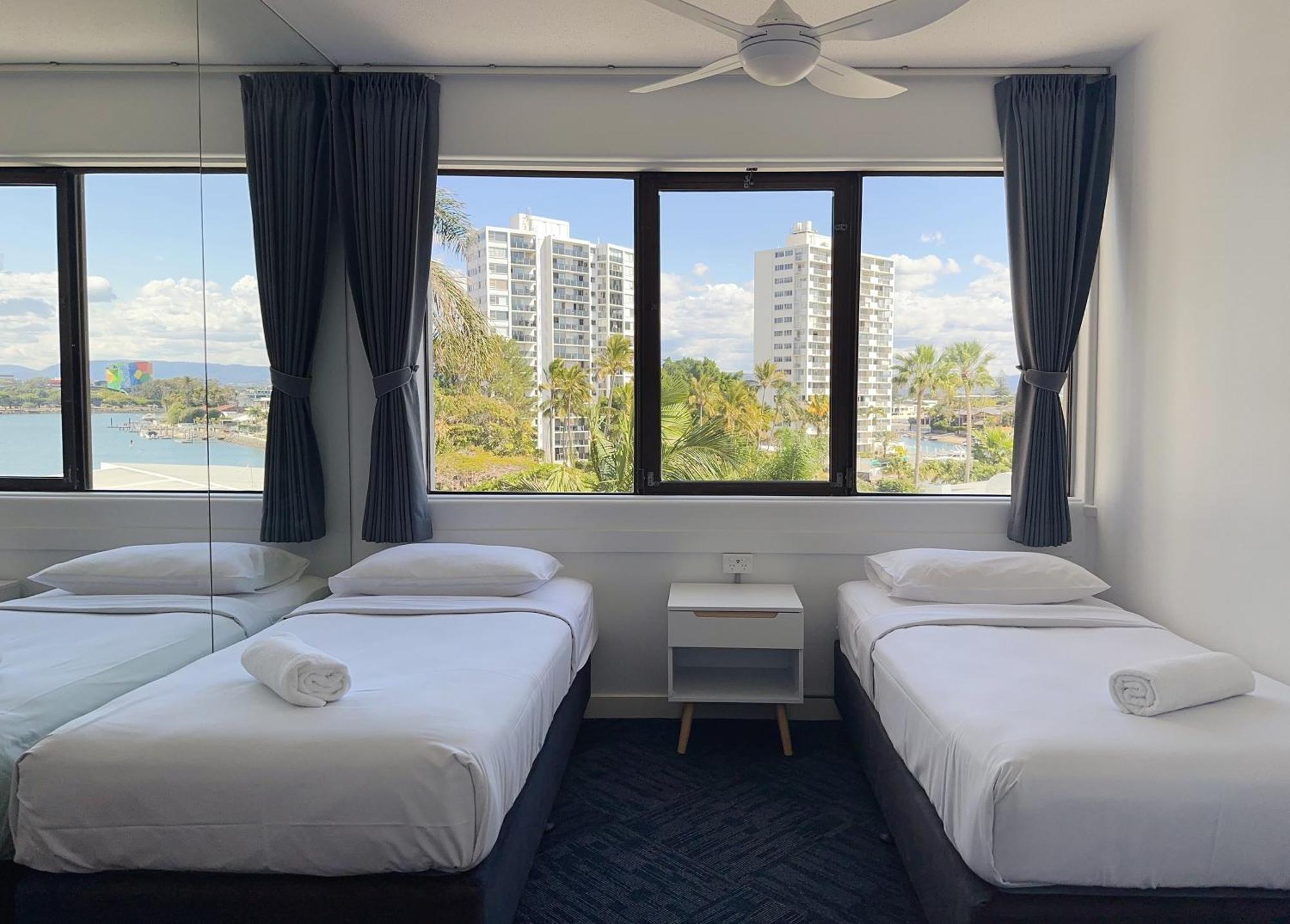Tiki Hotel Apartments Surfers Paradise Gold Coast Habitación foto