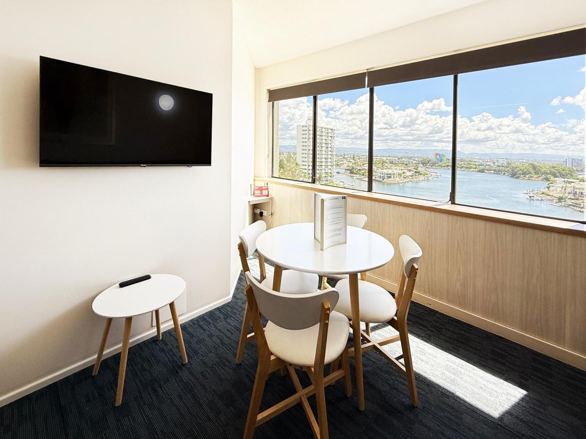 Tiki Hotel Apartments Surfers Paradise Gold Coast Exterior foto
