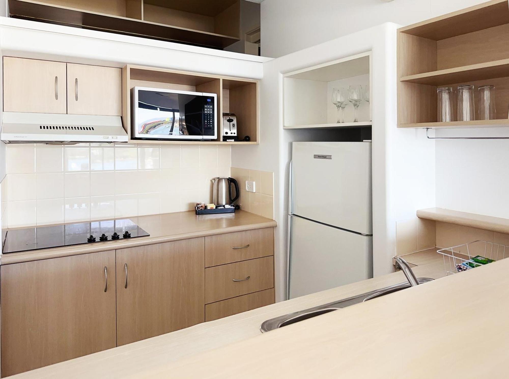 Tiki Hotel Apartments Surfers Paradise Gold Coast Exterior foto