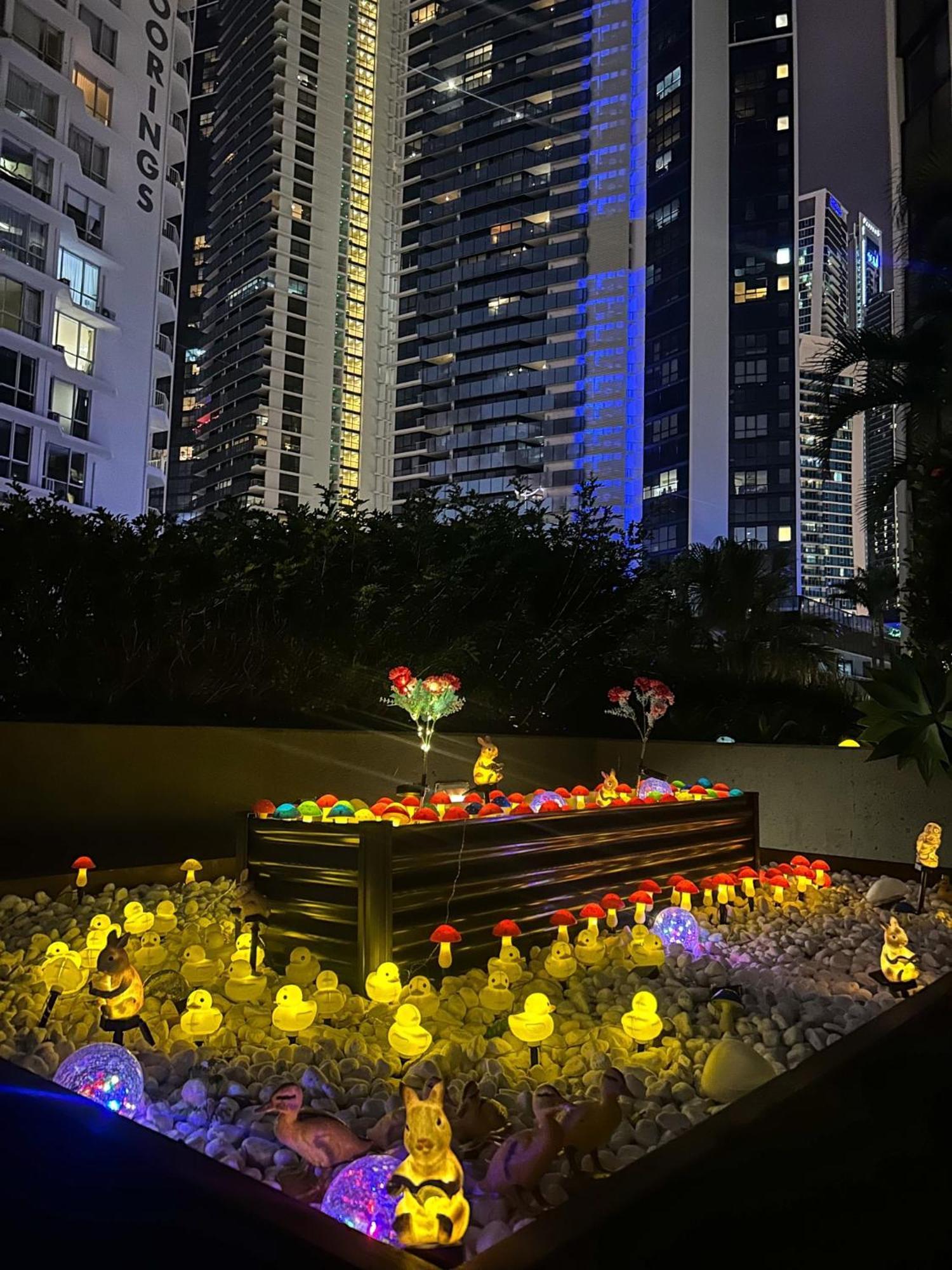 Tiki Hotel Apartments Surfers Paradise Gold Coast Exterior foto